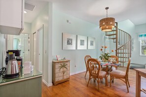 House, Multiple Beds (Sandy Toes Cottage) | Dining