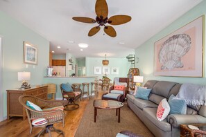 House, Multiple Beds (Sandy Toes Cottage) | Living area