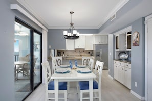Huoneisto, 1 suuri parisänky ja vuodesohva (Bel Air Beach Club Penthouse 503) | Ruokailu