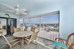 Lejlighed - 1 kingsize-seng med sovesofa (Bel Air Beach Club Penthouse 503) | Udendørs spisemuligheder