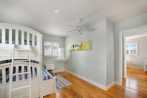 House, Multiple Beds (The Big Blue) | 2 bedrooms