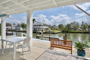 House, Multiple Beds (The Big Blue) | Outdoor dining