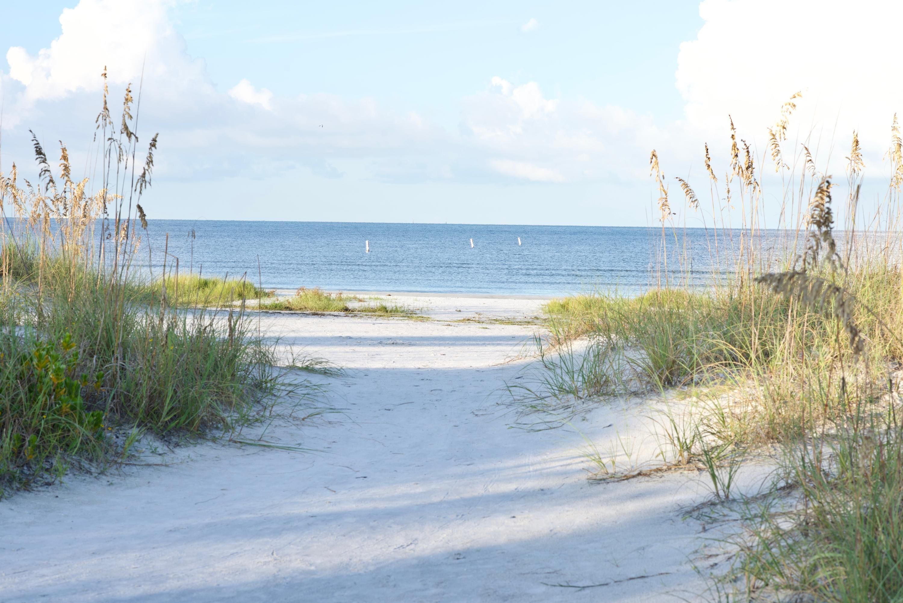 House, Multiple Beds (Changes In Latitudes) | Beach