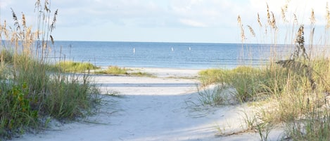 House, Multiple Beds (Changes In Latitudes) | Beach