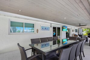 House, Multiple Beds (Changes In Latitudes) | Dining