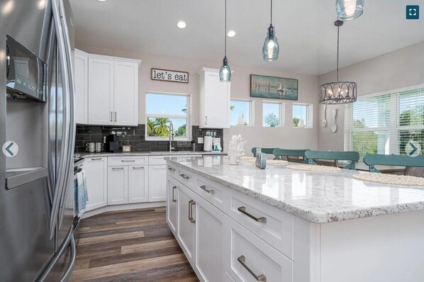 ハウス ベッド (複数台) (Paradise Found) | 専用キッチン | オーブン、トースター