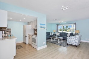 House, Multiple Beds (Montishello on Jefferson) | Private kitchen | Oven, toaster