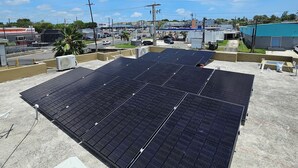 A rooftop with solar panels, a gas station, and a clear blue sky. - Villa Santorini 3-bedroom apartment in welcoming Bayamón with WiFi, AC. Enjoy  (Bayamón)