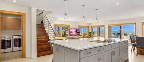 Casa, letti multipli (Beachfront Palace (Saint Kyrollos VI)) | Cucina privata