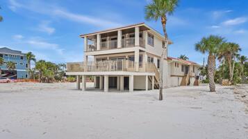 House, Multiple Beds (Beachfront Palace (Saint Kyrollos VI)) | Exterior