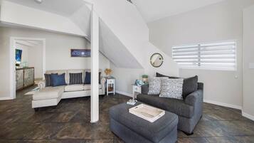 House, Multiple Beds (Hawkaritaville) | Living area