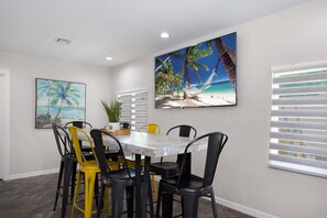 Casa, varias camas (Hawkaritaville) | Restaurantes