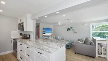 House, Multiple Beds (Cozy Cottage) | Private kitchen | Oven, toaster