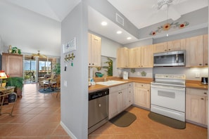 Condo, Multiple Beds (Palm Harbor #602) | Private kitchen | Oven, toaster