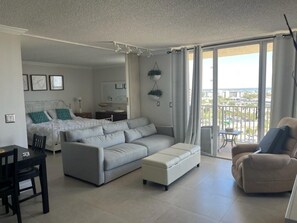Appart'hôtel, 1 très grand lit et 1 canapé-lit (Estero Beach & Tennis 901-C) | Coin séjour