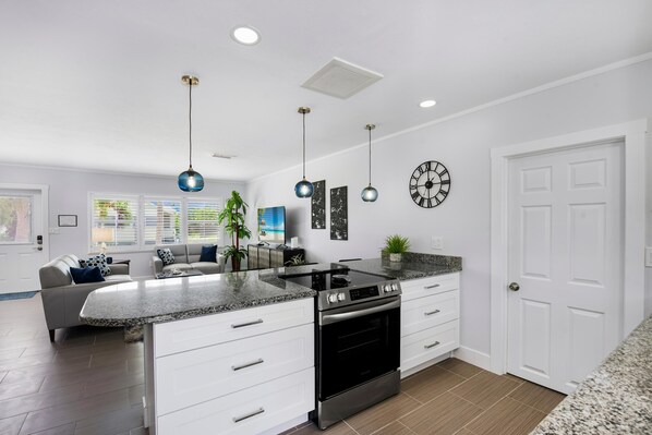 Casa, varias camas (Ocean Breeze) | Cocina privada | Horno y tostadora 