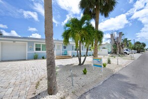 Exterior - Ocean Breeze (Fort Myers Beach)