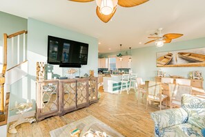Casa, varias camas (Sunset Paradise) | Área de sala de estar