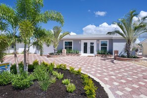 House, Multiple Beds (Flight of Albatross) | Exterior