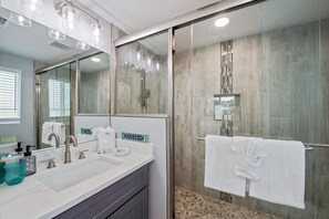 Casa, várias camas (Palmview Paradise) | Banheiro