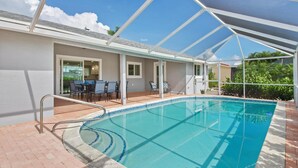 House, Multiple Beds (Palmview Paradise) | Pool
