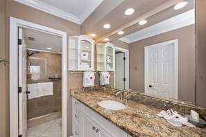 Condo, Multiple Beds (Pelican Watch #503) | Bathroom