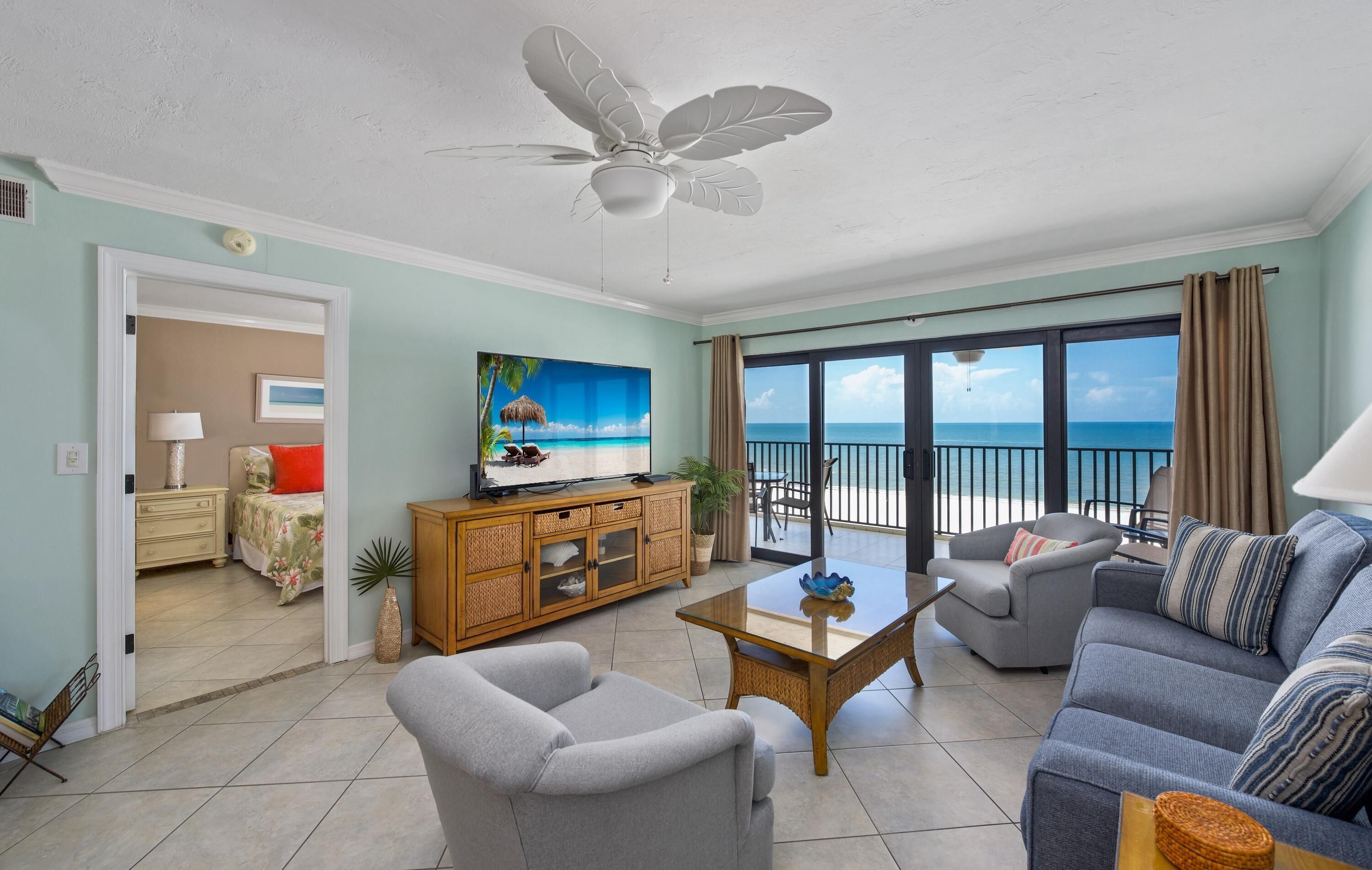 Condo, varias camas (Pelican Watch #503) | Área de sala de estar