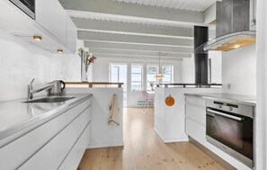 Refrigerador, horno, placa de cocina, lavavajillas