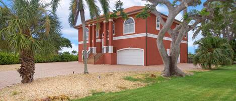 House, Multiple Beds (Palm Royale) | Exterior