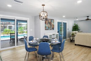 Casa, várias camas (Seminole Sanctuary) | Opções para refeição