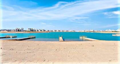 Luxurious 5-bedroom villa in gouna with WiFi, AC in phenomenal Red Sea