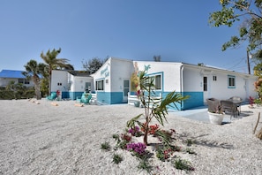 Exterior - Mermaid Tales 2BR #5 and #6 (Fort Myers Beach)