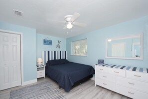 3 bedrooms - Mermaid Tales 3BR #1, #5, and #6 (Fort Myers Beach)