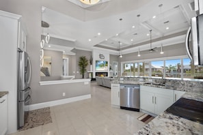 House, Multiple Beds (Memories on Madison) | Private kitchen | Oven, toaster