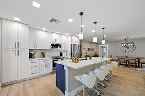 House, Multiple Beds (Beach and Bay) | Private kitchen | Oven, toaster