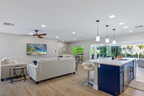 House, Multiple Beds (Beach and Bay) | Living area