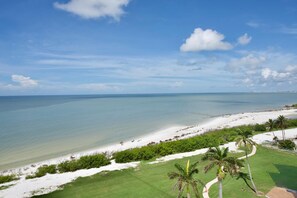 コンドミニアム キングベッド 1 台ソファーベッド付き (Estero Beach & Tennis 806-B) | ビーチ