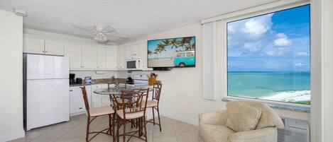 Appart'hôtel, 1 très grand lit et 1 canapé-lit (Estero Beach & Tennis 806-B) | Coin séjour