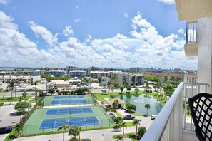 Condo, 1 giường cỡ king và sofa giường (Estero Beach & Tennis 806-B) | Khuôn viên nơi lưu trú