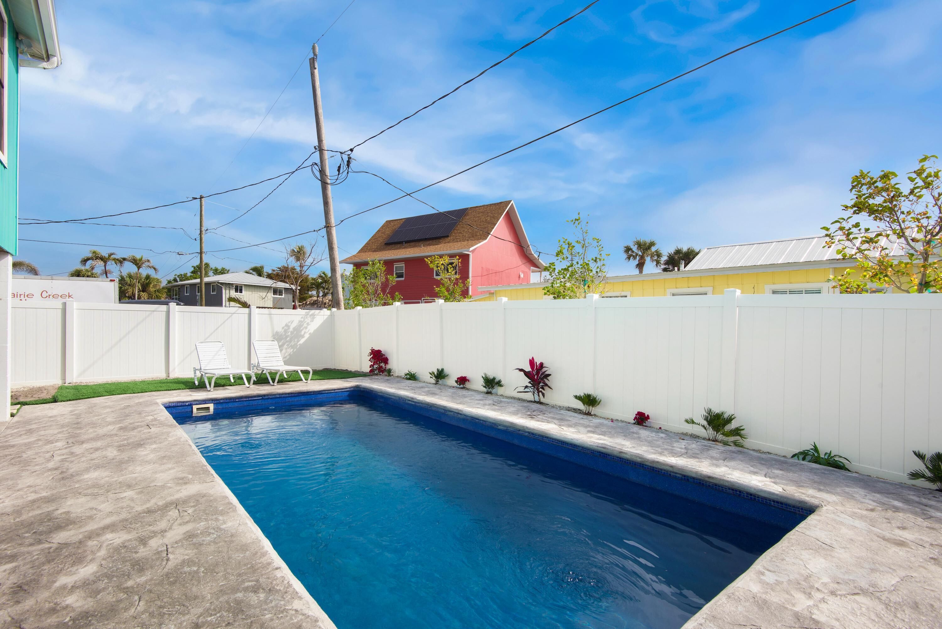 House, 1 King Bed with Sofa bed (Sea Salt Escape) | Pool