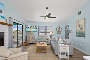 House, 1 King Bed with Sofa bed (Sea Salt Escape) | Living area