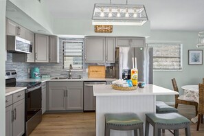 House, 1 King Bed with Sofa bed (Sea Salt Escape) | Private kitchen