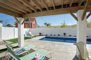 House, 1 King Bed with Sofa bed (Sea Salt Escape) | Pool