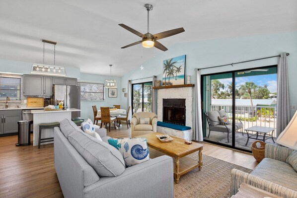 House, 1 King Bed with Sofa bed (Sea Salt Escape) | Living area