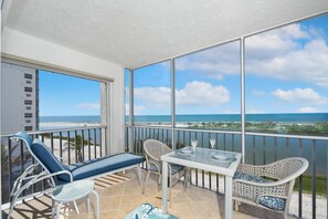 Condo, Plusieurs lits (Sand Caper #406) | Restauration en plein air