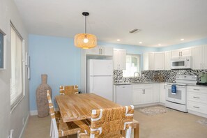 House, Multiple Beds (Endless Tides) | Private kitchen