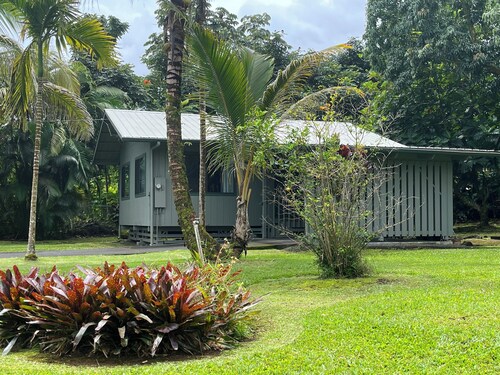 Enchanting house with WiFi in charming Pāhoa