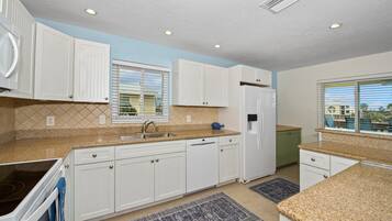 House, Multiple Beds (Endless Tides 1) | Private kitchen | Oven, toaster