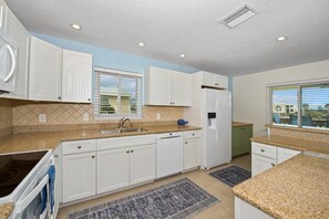 House, Multiple Beds (Endless Tides 1) | Private kitchen | Oven, toaster