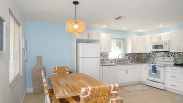 House, Multiple Beds (Endless Tides 2) | Private kitchen | Oven, toaster